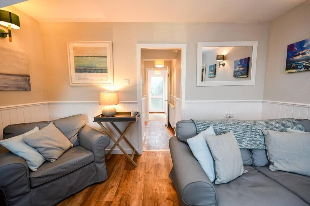 3 Bedroom Townhouse Right On The Harbour Isle of Whithorn Exterior foto